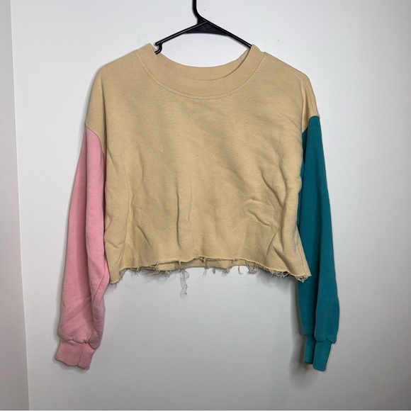 🖤Forever 21 Cream, Pink, and Teal Cropped Sweatshirt - Picture 1 of 3